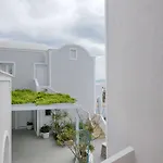 Wisteria * Karterados (Santorini)