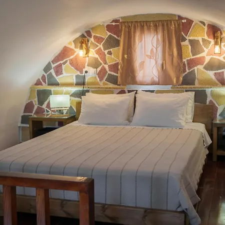 Wisteria * Karterados (Santorini)