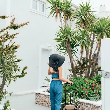 Wisteria * Karterados (Santorini)