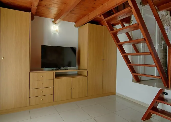 Wisteria Καρτεράδος